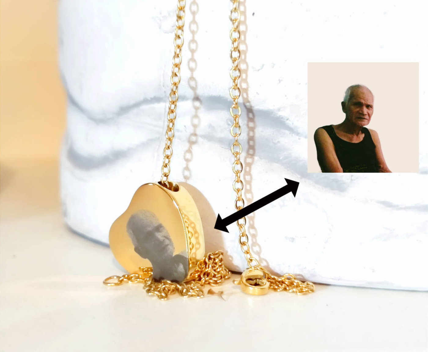 Goldene Urnen-Halskette mit persönlicher Fotogravur